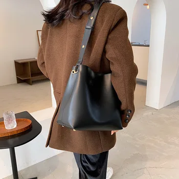 Модерна кожена чанта-тоут за жени, тенденция 2023, дамски проста чанта на рамото голям капацитет високо качество, чанти и портмонета